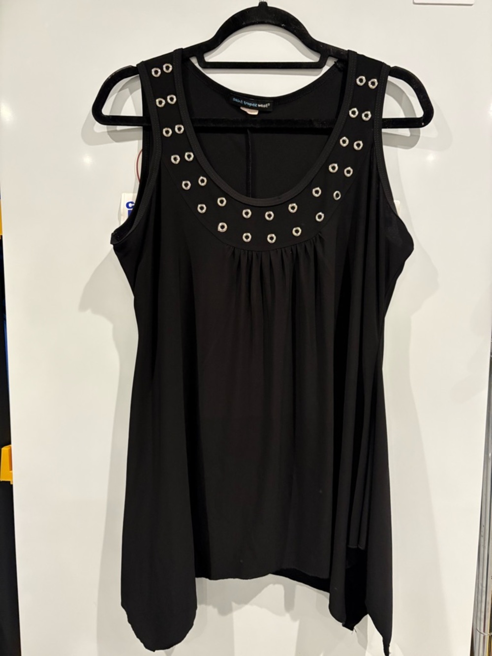 ST TROPEZ BLACK TANK TOP WITH GROMETS